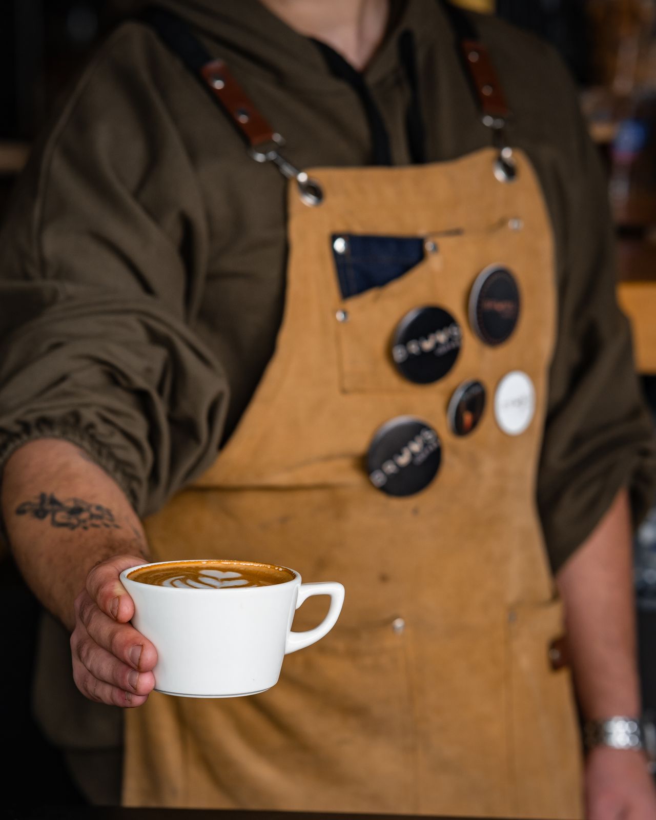 Como fazer um latte com o HUMANO Latte na máquina de espresso