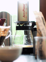 Como fazer cappuccino, flat white e latte na AeroPress com o HUMANO Latte